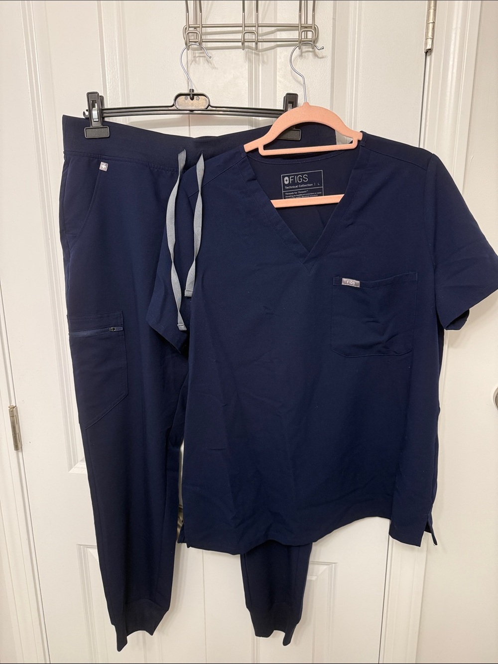FIGS Women's Navy Jogger Scrub Set